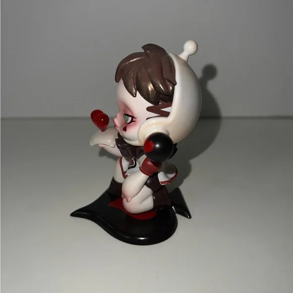 POPMART Skullpanda Everyday Wonderland Series - Cold Hearted Figure - Picture 2 of 4